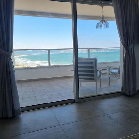 Beachfront Gallery Άκρα Εξωτερικό φωτογραφία