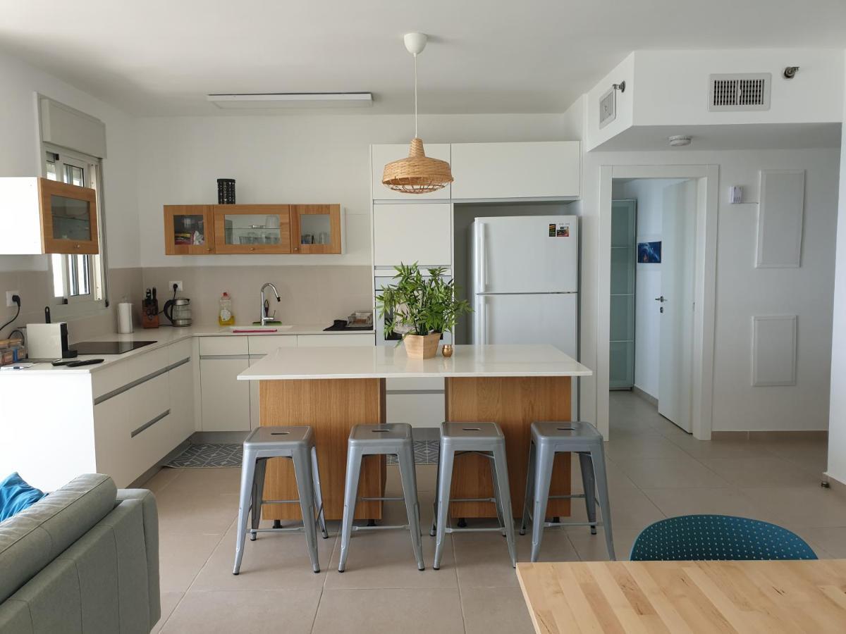 Beachfront Gallery Άκρα Εξωτερικό φωτογραφία