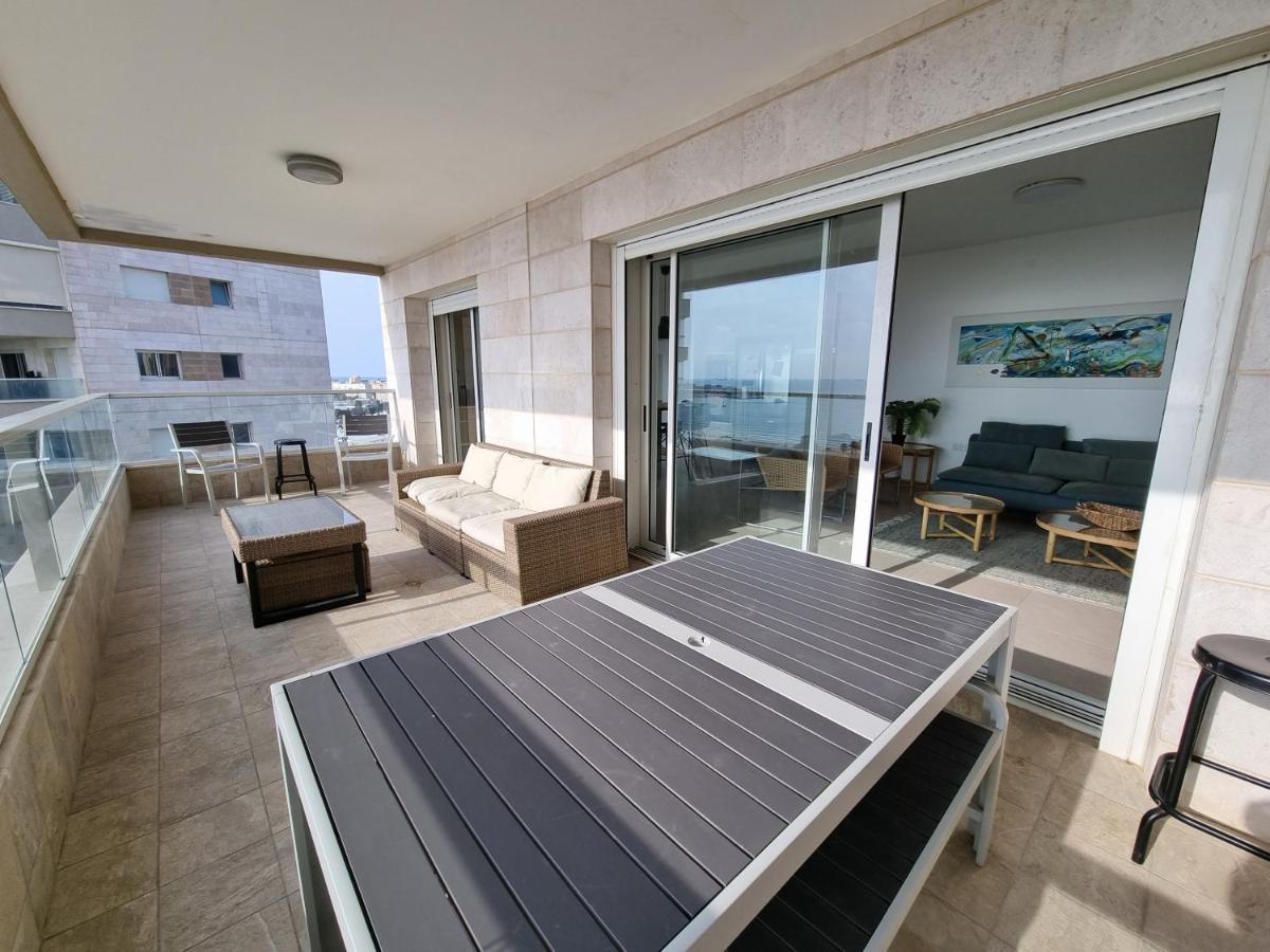 Beachfront Gallery Άκρα Εξωτερικό φωτογραφία
