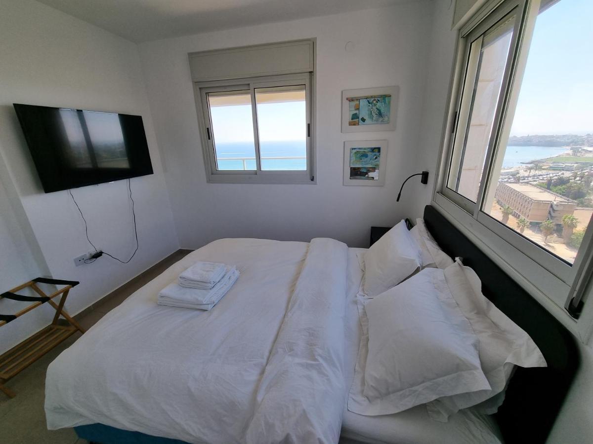 Beachfront Gallery Άκρα Εξωτερικό φωτογραφία