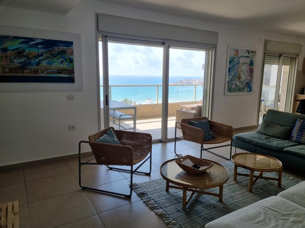 Beachfront Gallery Άκρα Εξωτερικό φωτογραφία
