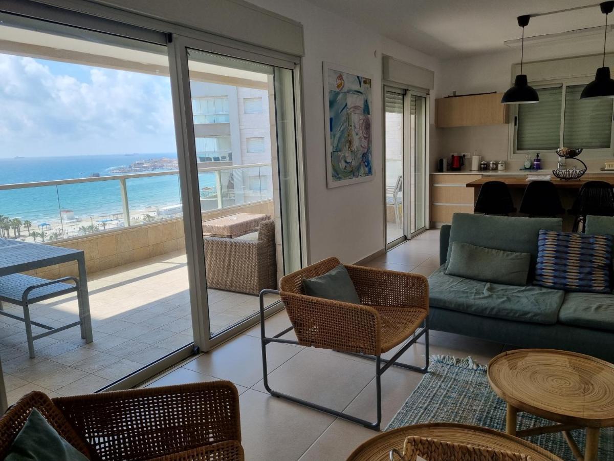 Beachfront Gallery Άκρα Εξωτερικό φωτογραφία