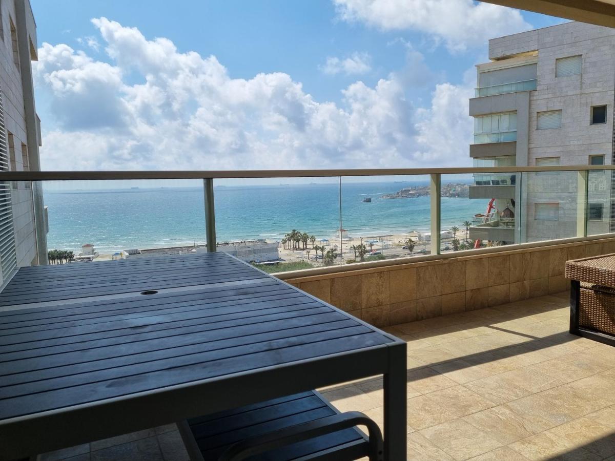 Beachfront Gallery Άκρα Εξωτερικό φωτογραφία