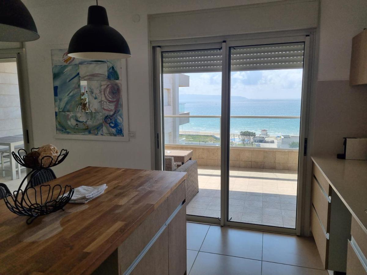 Beachfront Gallery Άκρα Εξωτερικό φωτογραφία