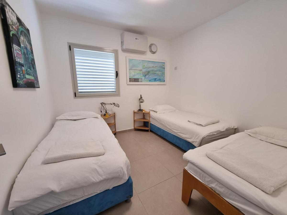 Beachfront Gallery Άκρα Εξωτερικό φωτογραφία