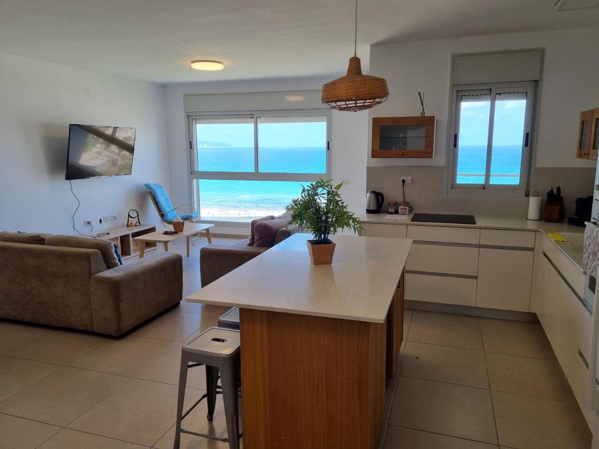 Beachfront Gallery Άκρα Εξωτερικό φωτογραφία