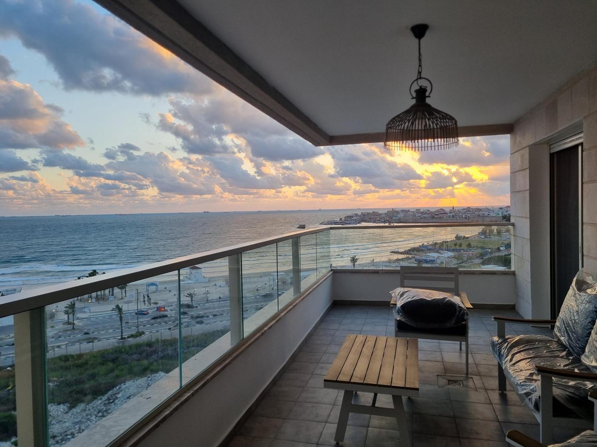 Beachfront Gallery Άκρα Εξωτερικό φωτογραφία