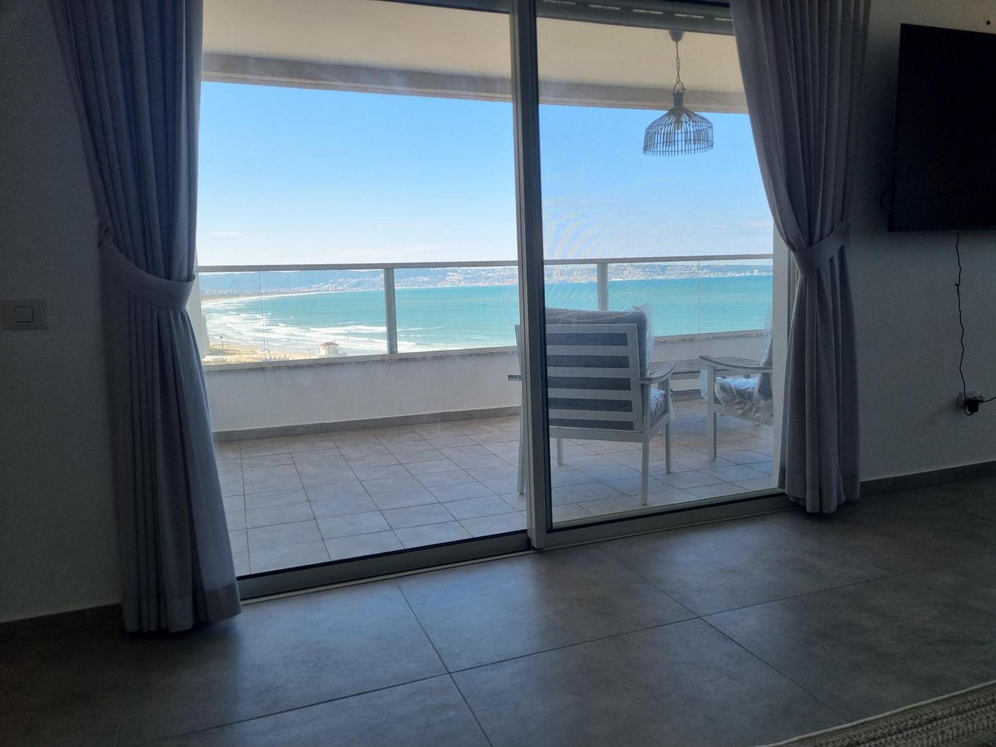 Beachfront Gallery Άκρα Εξωτερικό φωτογραφία