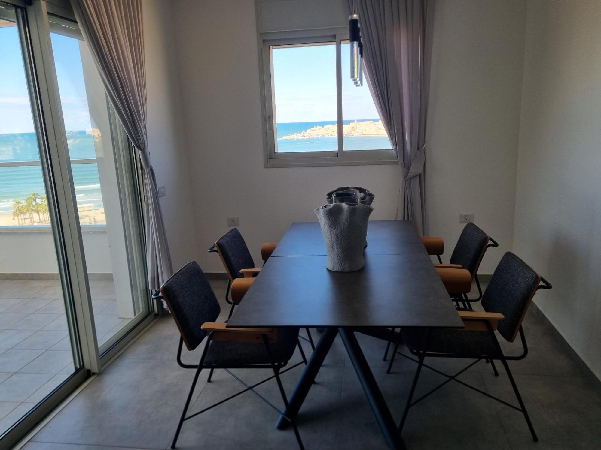 Beachfront Gallery Άκρα Εξωτερικό φωτογραφία