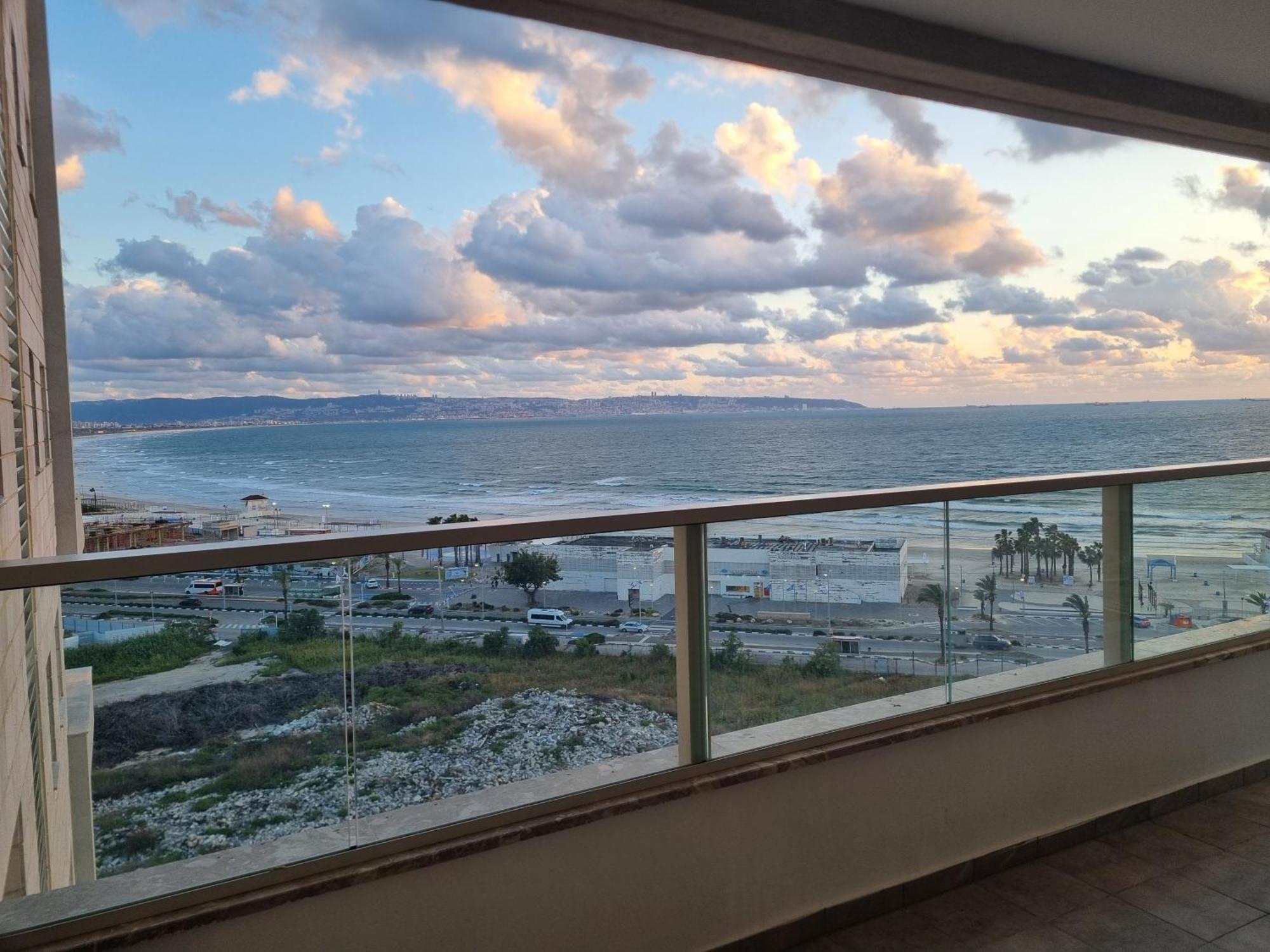 Beachfront Gallery Άκρα Εξωτερικό φωτογραφία