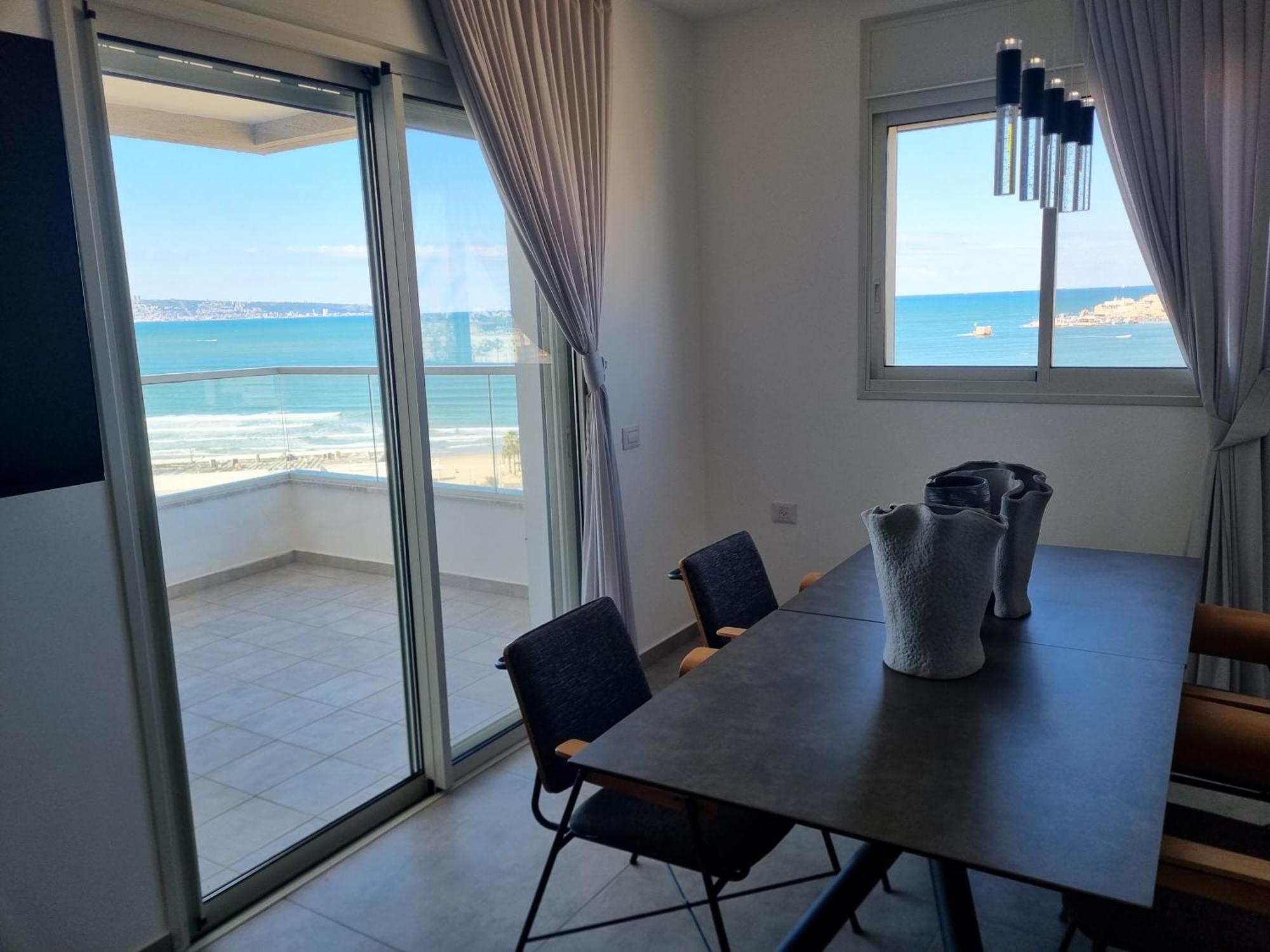 Beachfront Gallery Άκρα Εξωτερικό φωτογραφία