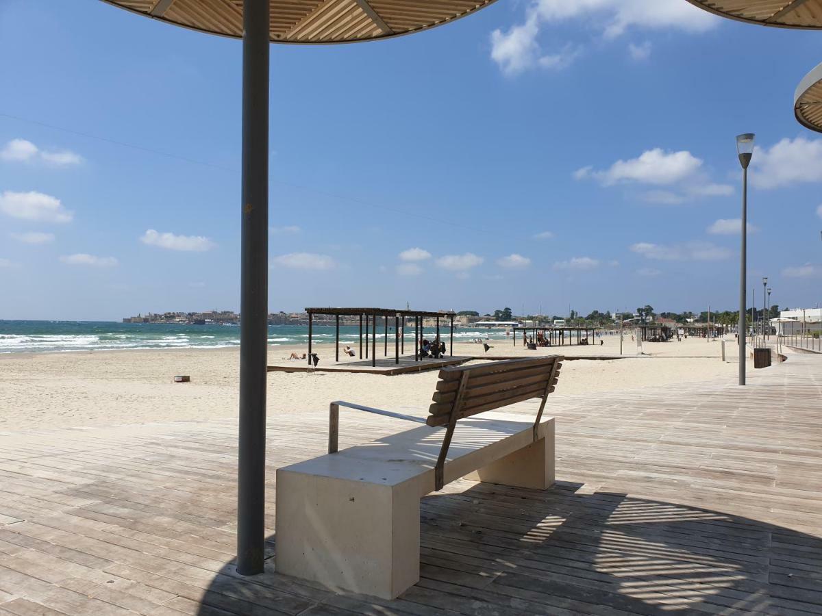 Beachfront Gallery Άκρα Εξωτερικό φωτογραφία