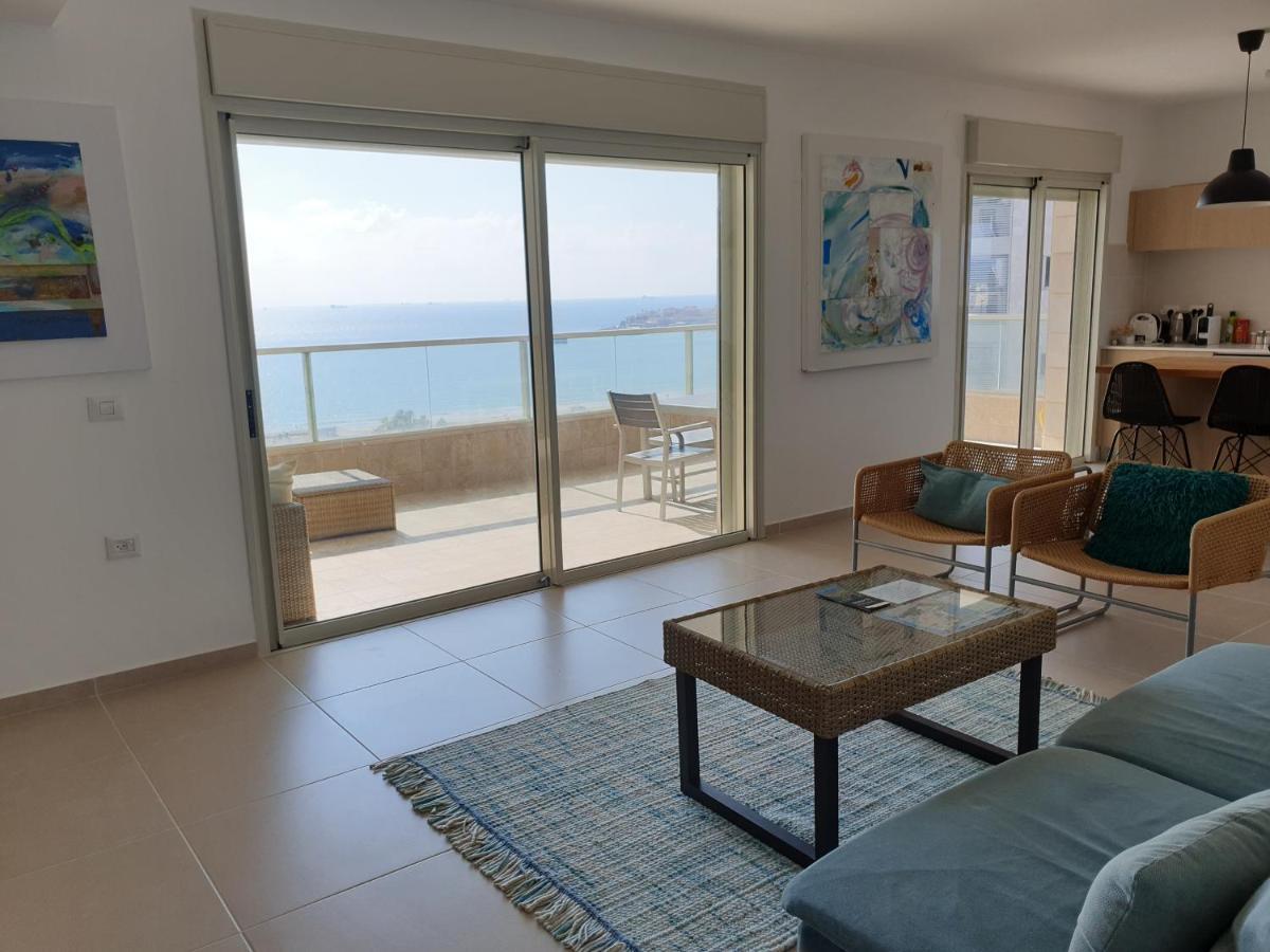Beachfront Gallery Άκρα Εξωτερικό φωτογραφία